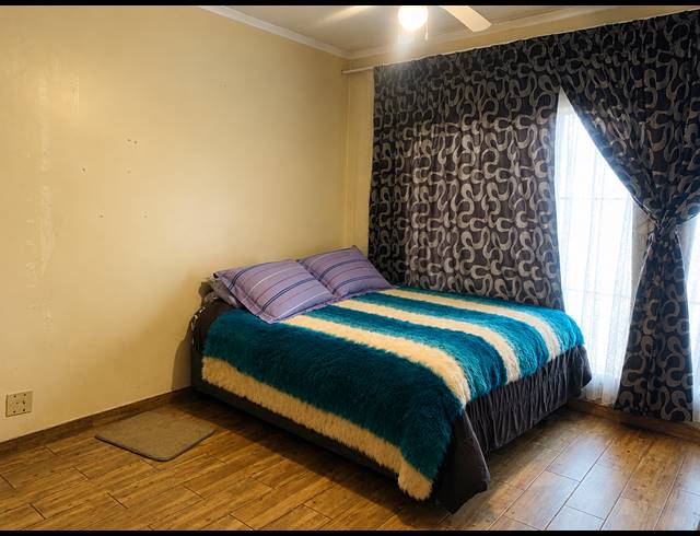 2 BEDROOM FLAT FOR SALE IN VEREENIGING CENTRAL